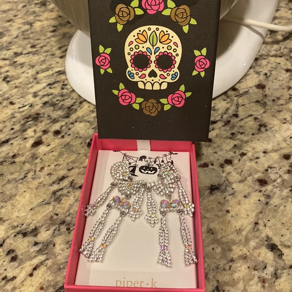 Rhinestone skeleton earrings - Picture 4 of 5